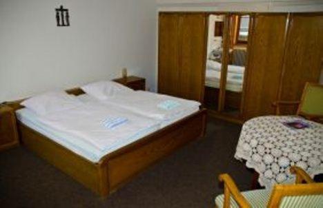 Nikolauskloster Jüchen Zimmer foto
